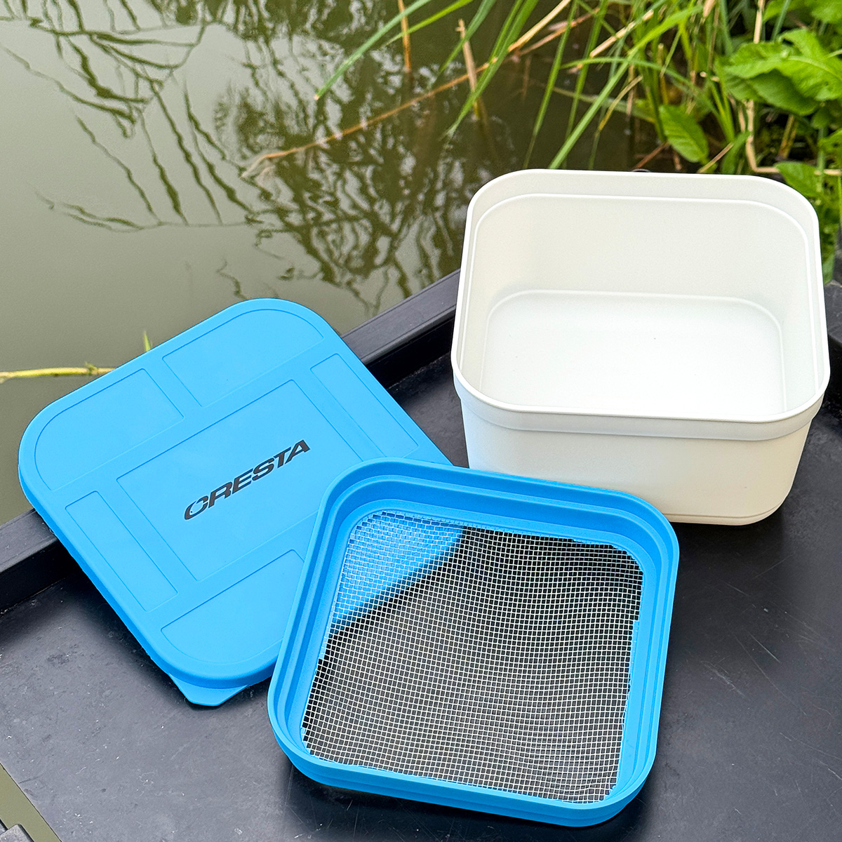 Bait Tubs 1600 ml + Closed lid + Metal Riddle